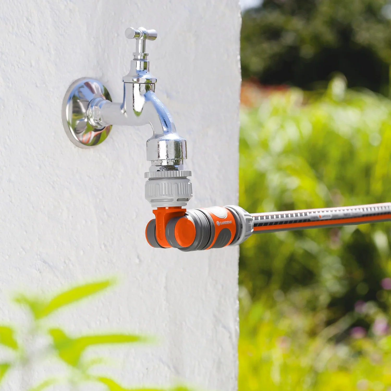 GARDENA Angled Tap Hose Pipe Connector 2 GARDENA Angled Tap Hose Pipe Connector - Image 2