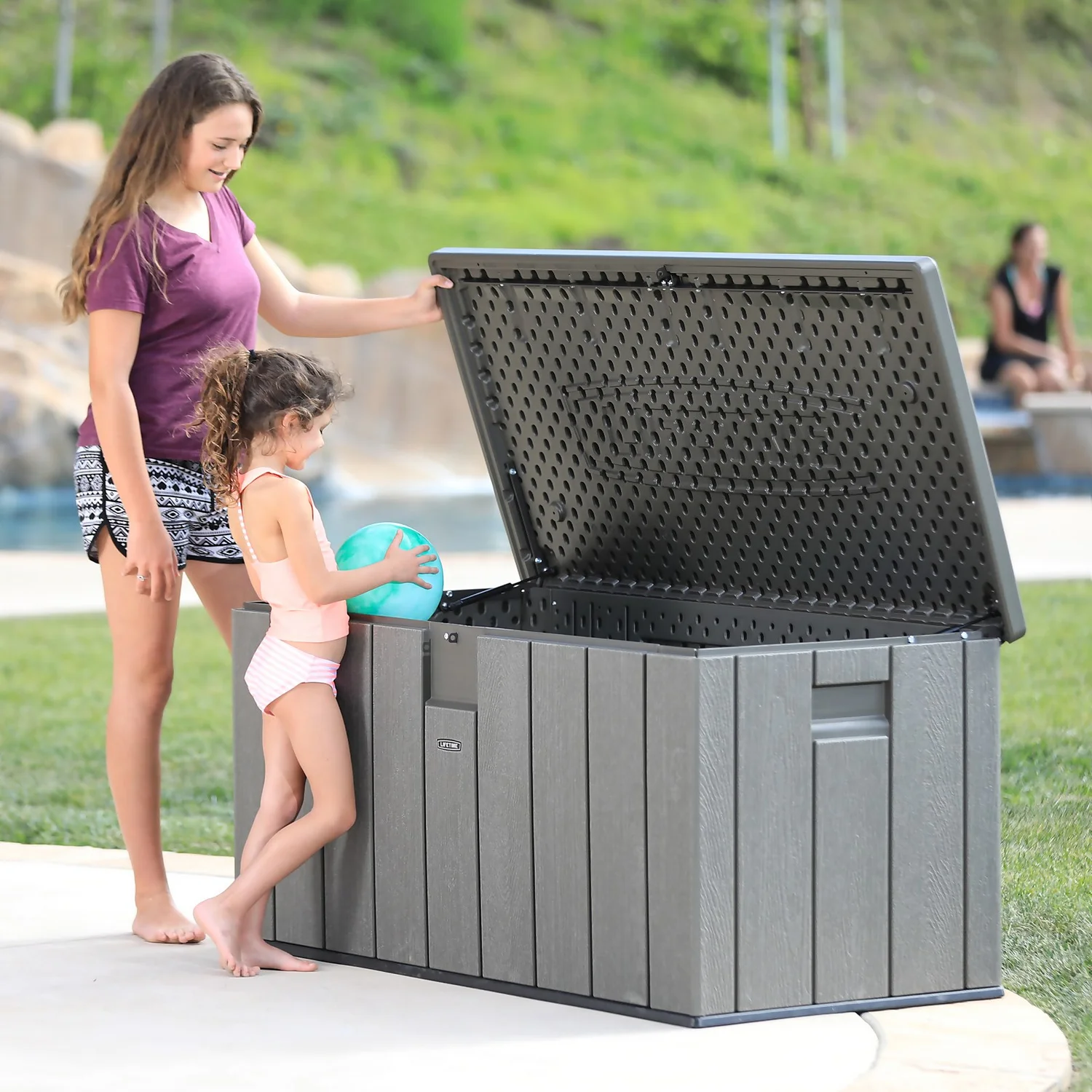 LIFETIME 568L Outdoor Storage Deck Box - Rough-Cut Brown 2 LIFETIME 568L Outdoor Storage Deck Box - Rough-Cut Brown - Image 2